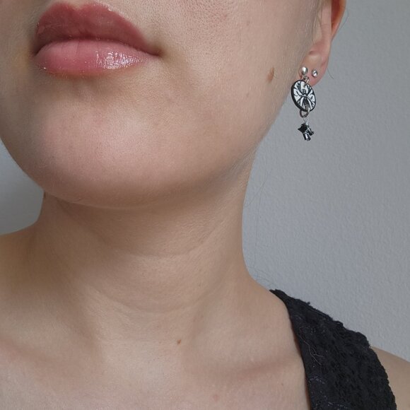 Black and white dark fairy goth earrings - Picture 5 of 9